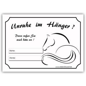 weißes Schild für Pferdeanhänger mit Unruhe im Hänger Text und die Möglichkeit den eigenen Namen und Handy Nummer für die Erreichbarkeit im Notfall einzutragen
