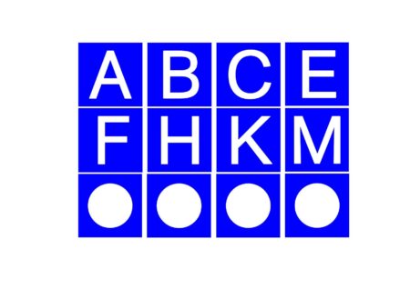 Ein Raster aus blauen Quadraten mit weißen Buchstaben und Kreisen, entworfen für Dressur Bahnpunkte und Zirkelpunkte (Kopie), enthält die Buchstaben a bis m mit Ausnahme von d, g, i, j und l.